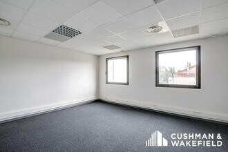 18 Rue Elie Pelas, Marseille for lease Interior Photo- Image 2 of 4