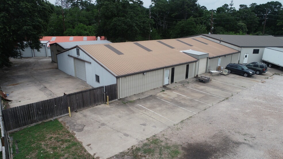 132 Magic Oaks Ct, Spring, TX for lease - Building Photo - Image 1 of 19