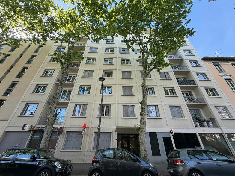 Office in Lyon for lease - Building Photo - Image 1 of 1