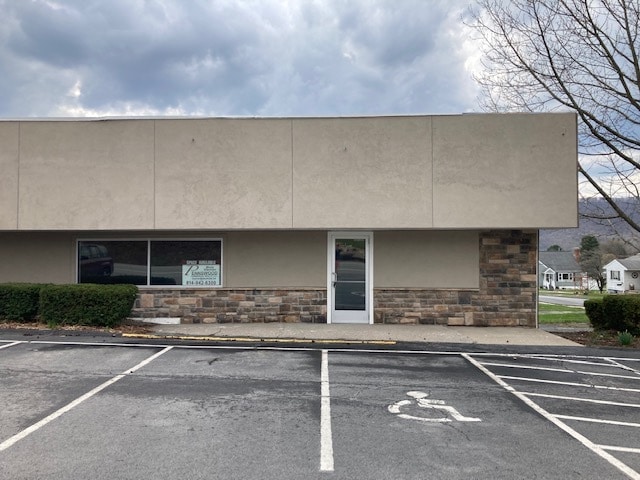 908 Walnut St, Roaring Spring, PA à louer - Photo du bâtiment - Image 3 de 9