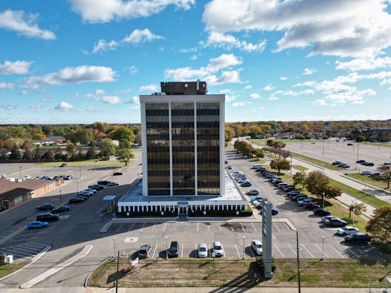 30500 Van Dyke Ave, Warren, MI for lease - Building Photo - Image 2 of 31