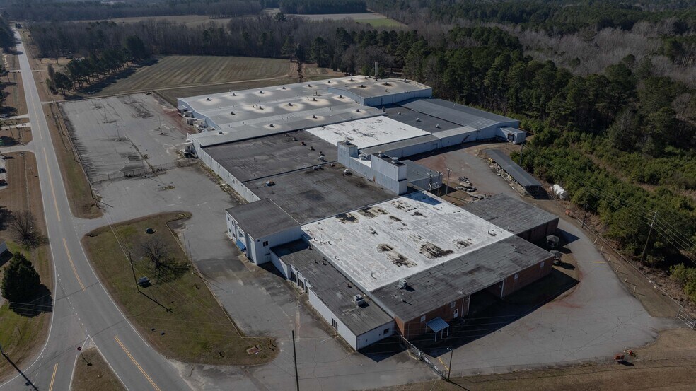 600 S Parker St, Elm City, NC à louer - Photo du bâtiment - Image 3 de 7