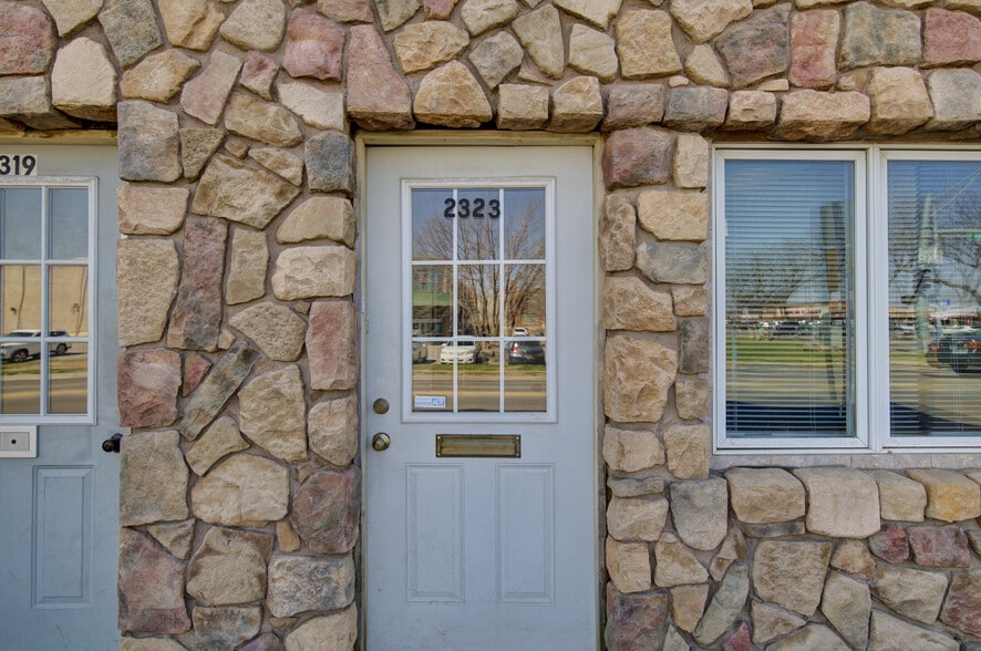 2319 Vinton St, Omaha, NE à vendre - Photo du bâtiment - Image 3 de 94