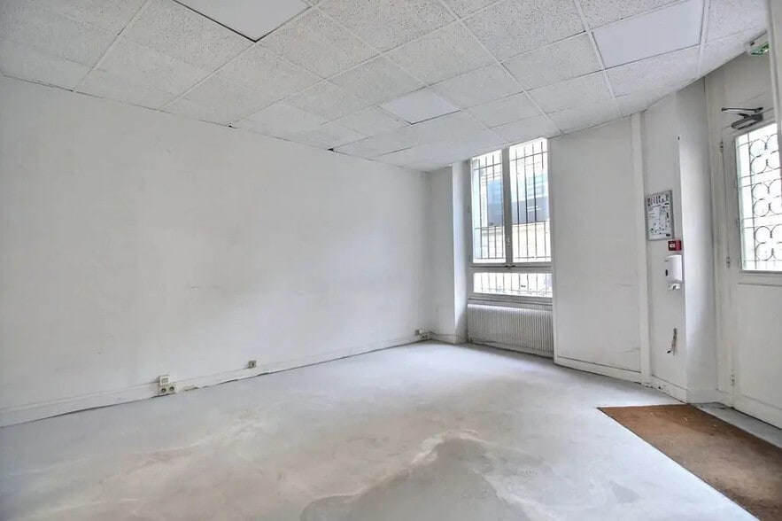 28 Rue D'Aumale, Paris for lease - Building Photo - Image 3 of 4