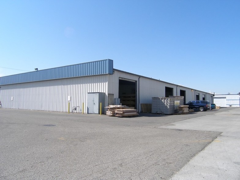 1705 E Charter Way, Stockton, CA à louer - Photo du bâtiment - Image 3 de 6
