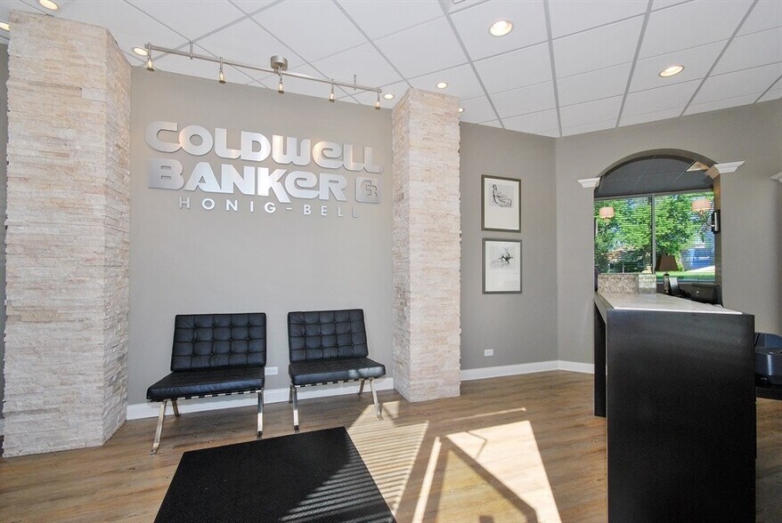 415 E State St, Geneva, IL à louer - Photo du bâtiment - Image 2 de 19