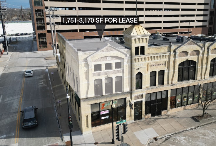 145 W Wisconsin Ave, Neenah, WI for lease - Building Photo - Image 1 of 9