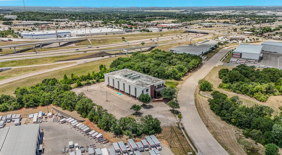 6900 Anderson Blvd, Fort Worth, TX à louer - Photo du bâtiment - Image 3 de 13