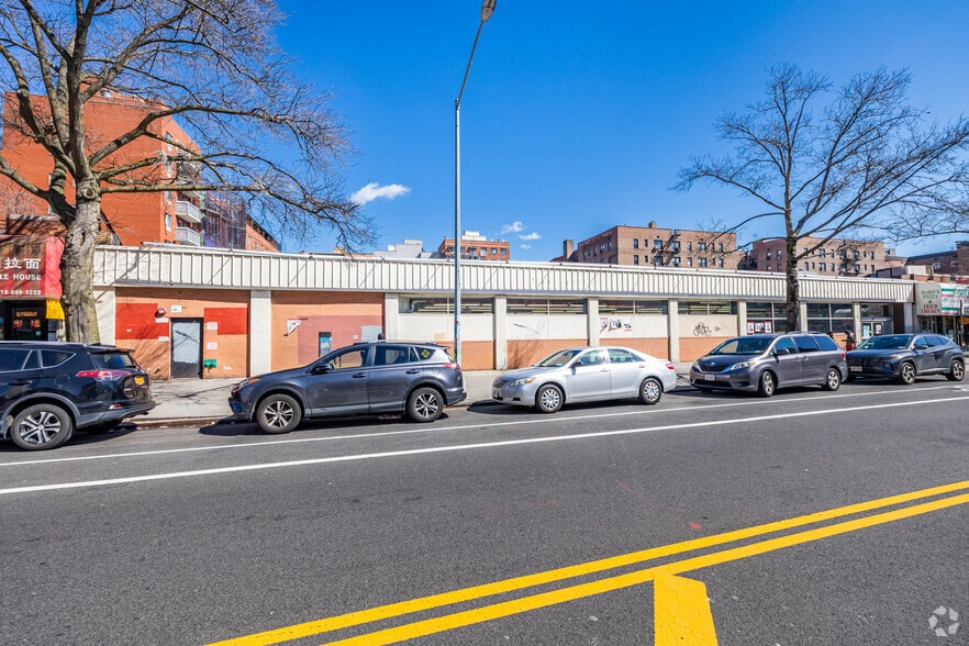 4415 Kissena Blvd, Flushing, NY for lease - Building Photo - Image 1 of 15