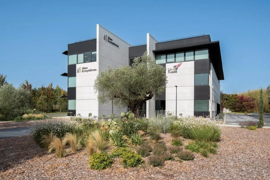 Office in Mérignac for lease - Building Photo - Image 2 of 26