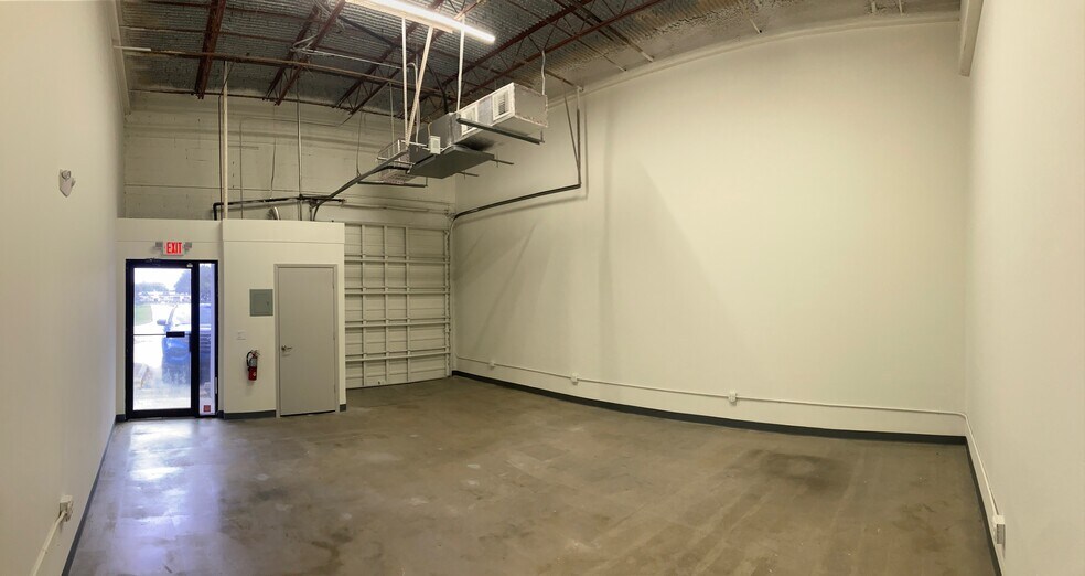 11320 Fortune Cir, Wellington, FL à louer - Photo du bâtiment - Image 2 de 3