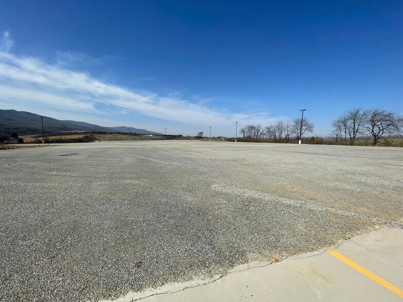 1836 E Lee Hwy, Wytheville, VA à vendre - Photo du bâtiment - Image 3 de 6