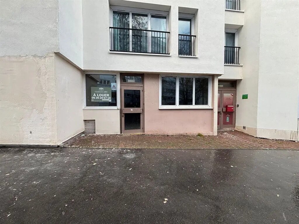 Retail in Paris for lease Building Photo- Image 1 of 8