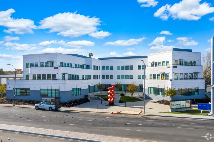 2880 Stevens Creek Blvd, San Jose, CA à louer - Photo du bâtiment - Image 1 de 10