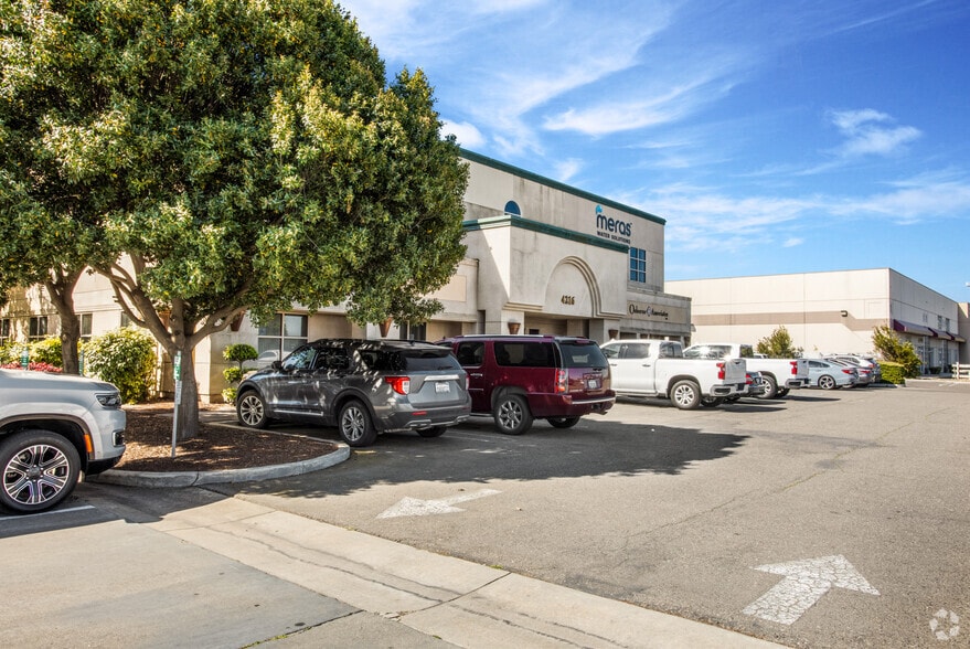4216 Kiernan Ave, Modesto, CA for lease - Building Photo - Image 2 of 4