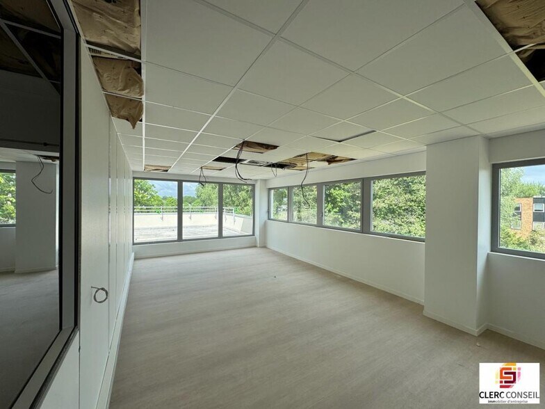 Office in Mont-Saint-Aignan for sale - Interior Photo - Image 3 of 10