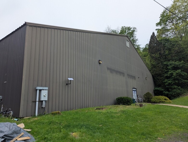 424 Country Club Rd, Johnstown, PA for sale - Building Photo - Image 1 of 7