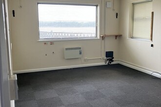 9 Severn Rd, Berkeley for lease Interior Photo- Image 2 of 3