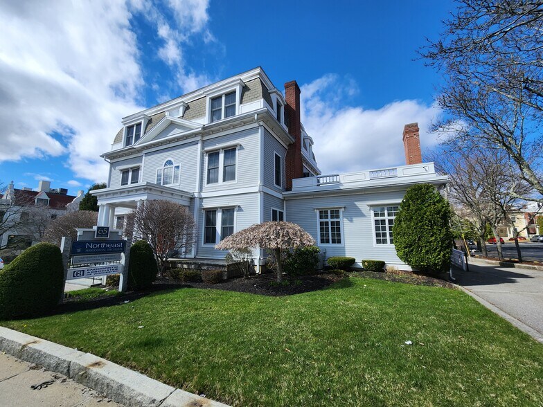 65 Elm St, Worcester, MA à louer - Photo du bâtiment - Image 3 de 11