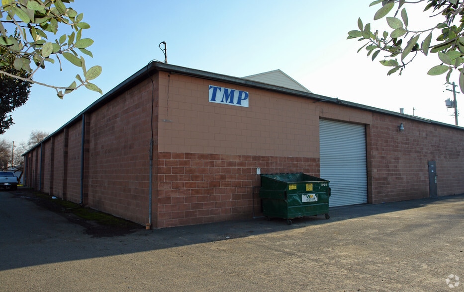 4696 E Waterloo Rd, Stockton, CA for lease - Building Photo - Image 3 of 10