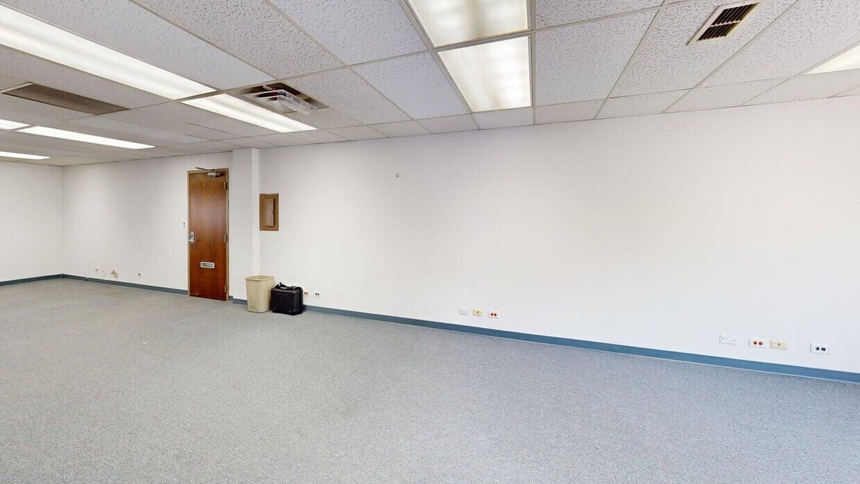 805-815 E Rand Rd, Arlington Heights, IL for lease Interior Photo- Image 1 of 10