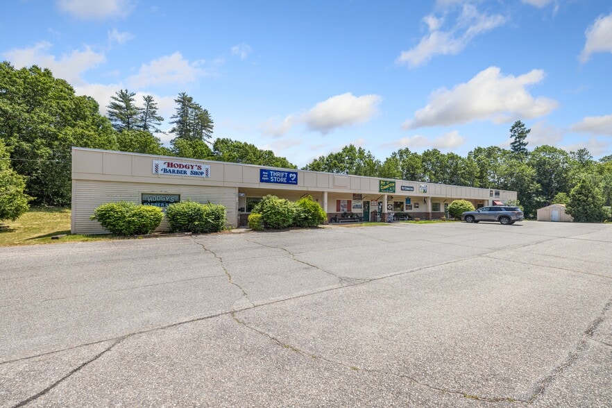 585 Calef Hwy, Barrington, NH à vendre - Photo du bâtiment - Image 3 de 14