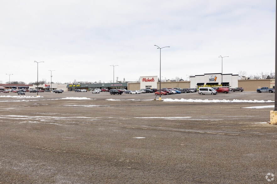 Roosevelt Blvd - Land, Middletown, OH for lease - Primary Photo - Image 1 of 2