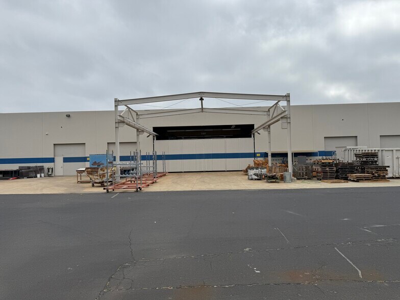 1301 Laurelwood Rd, Santa Clara, CA à louer - Photo du bâtiment - Image 3 de 14