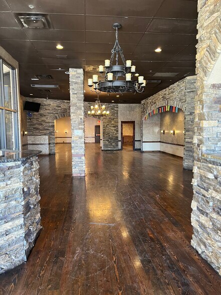 8138 S Lewis Ave, Tulsa, OK à louer - Photo du bâtiment - Image 3 de 11