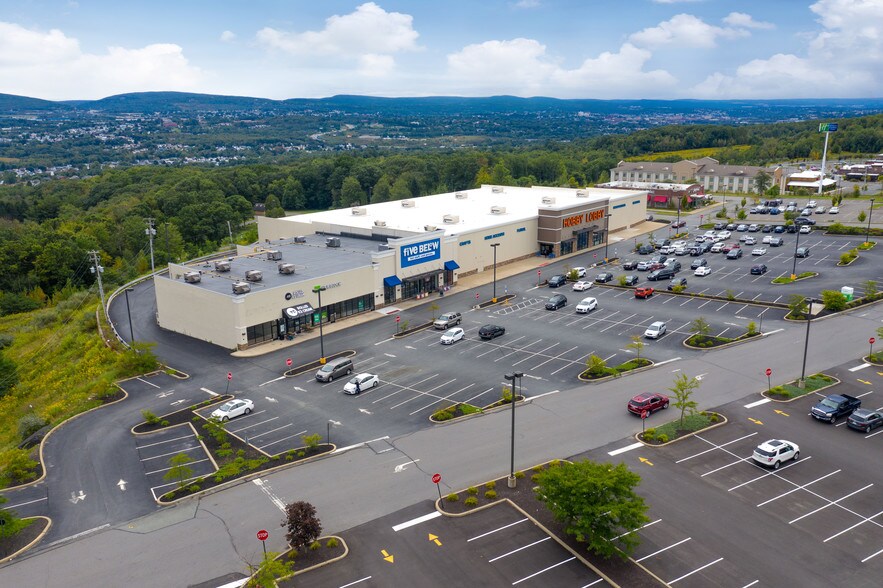3908 Commerce Blvd, Dickson City, PA à louer - Photo du bâtiment - Image 2 de 2