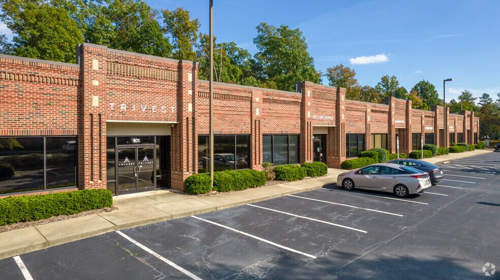 200 Cascade Pointe Ln, Cary, NC à louer - Photo du bâtiment - Image 2 de 5