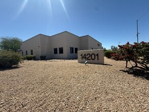14201 N Hayden Rd, Scottsdale, AZ à louer Photo du bâtiment- Image 2 de 5