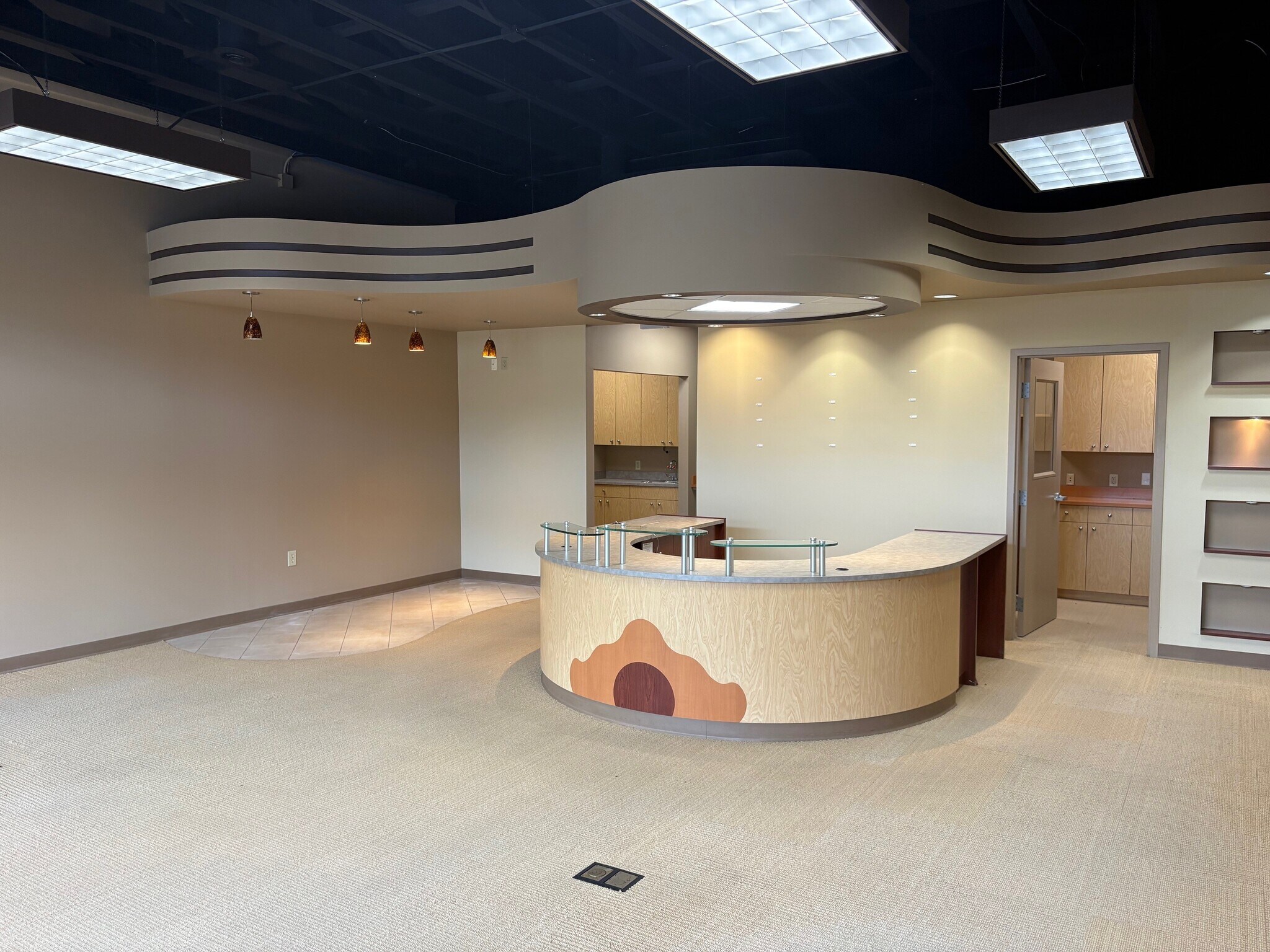 8649 Ellard Dr, Alpharetta, GA for lease Interior Photo- Image 1 of 6