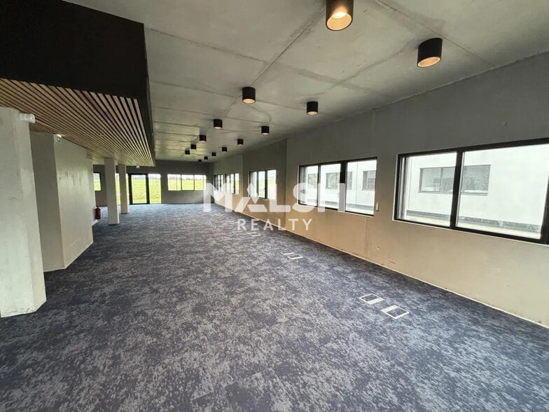 Bureau dans Rillieux-la-Pape à louer - Hall d’entrée - Image 3 de 22