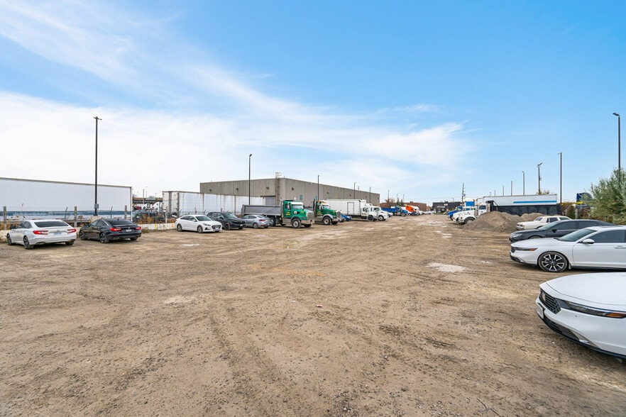 1185 Cardiff Blvd, Mississauga, ON à vendre - Photo du bâtiment - Image 3 de 7