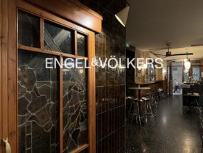 Retail in Barcelona, Barcelona for lease Interior Photo- Image 2 of 9