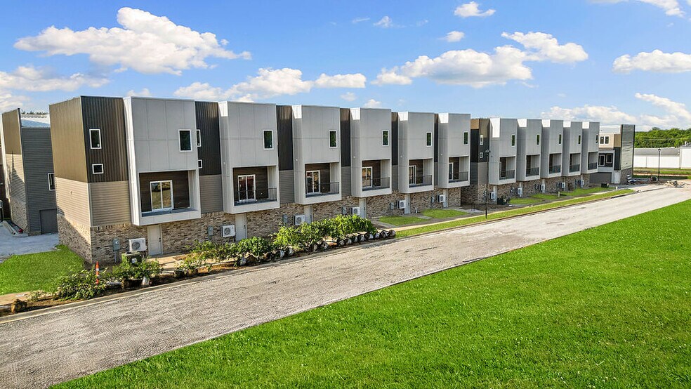 1982 S Razorback Rd, Fayetteville, AR à vendre - Photo du bâtiment - Image 3 de 33