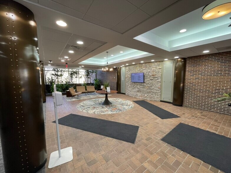 8500 Shawnee Mission Pky, Merriam, KS à vendre - Photo intérieure - Image 2 de 8