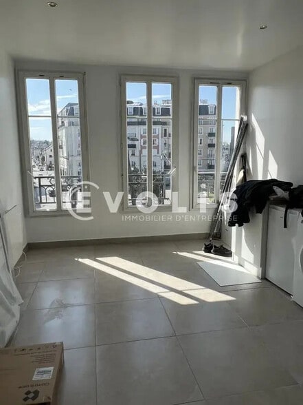 Office in Les Pavillons-sous-Bois for lease - Interior Photo - Image 3 of 5