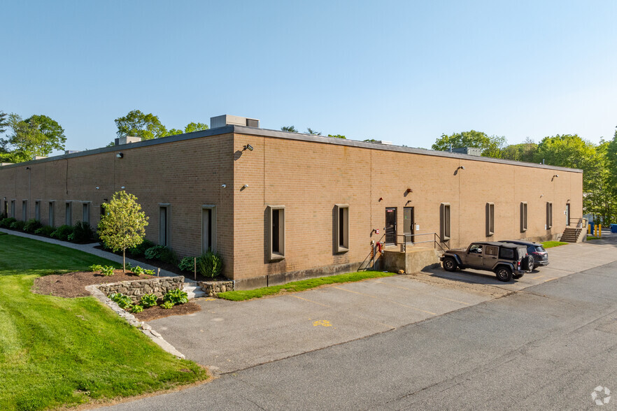 100-106 South St, Hopkinton, MA for lease - Building Photo - Image 1 of 5