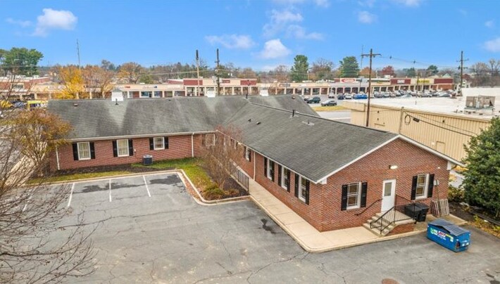 925 N East St, Frederick, MD à louer - Photo du bâtiment - Image 2 de 40