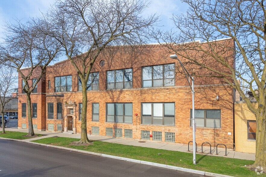 4410 N Ravenswood Ave, Chicago, IL à louer - Photo du bâtiment - Image 2 de 8