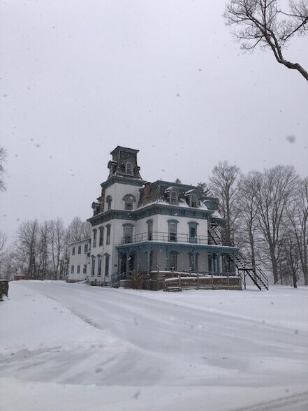 8196 Green Rd, Hubbardsville, NY à vendre - Photo du bâtiment - Image 3 de 54