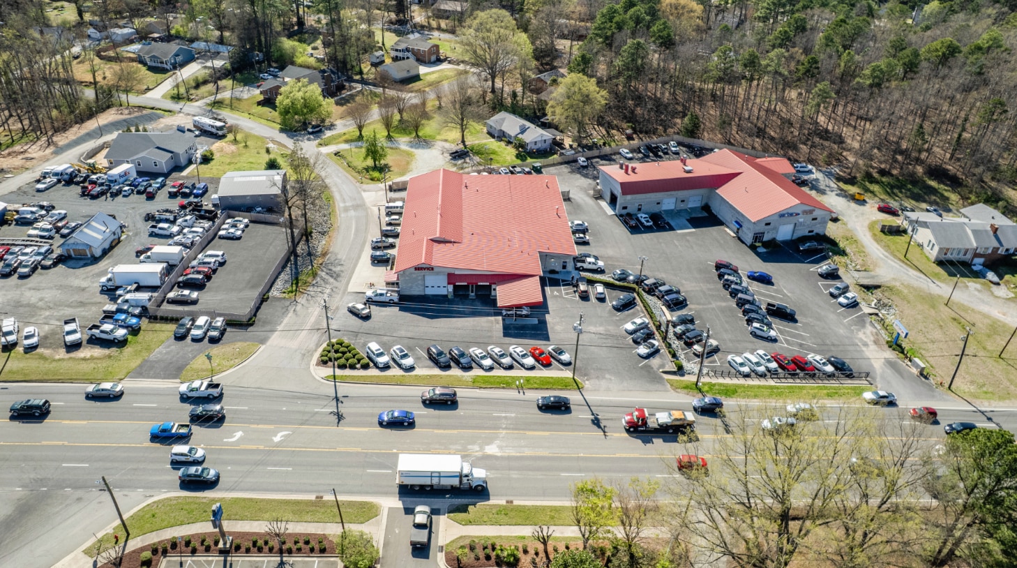 ±22,998 SF AUTO SERVICE INVESTMENT portfolio of 3 properties for sale on LoopNet.ca Primary Photo- Image 1 of 13