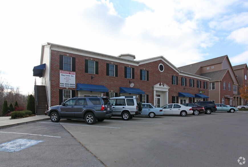 170 English Landing Dr, Parkville, MO for lease - Building Photo - Image 3 of 7