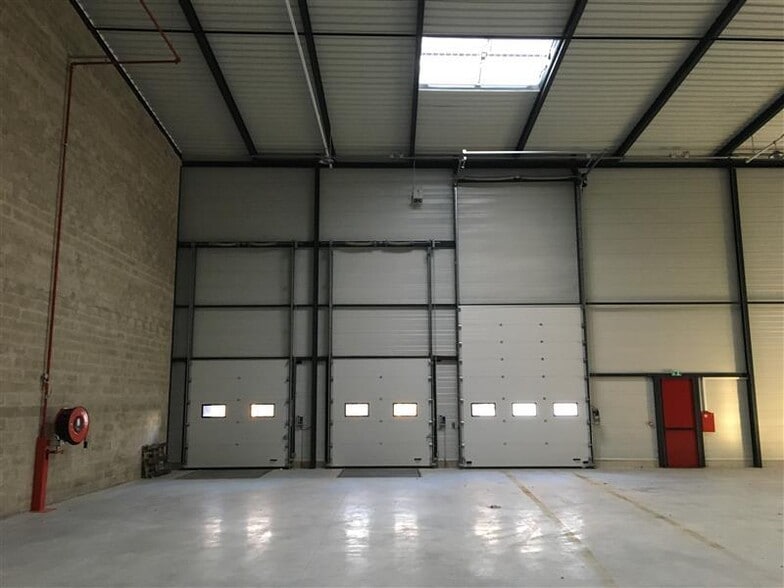 Industrial in Maurepas for lease - Interior Photo - Image 3 of 4