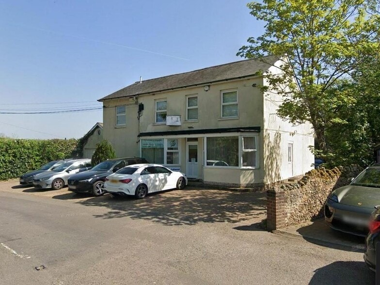 4 Tongham Rd, Farnham for lease - Building Photo - Image 2 of 4