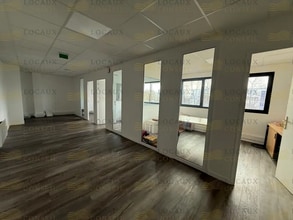 Flex in Cergy for lease Interior Photo- Image 1 of 4