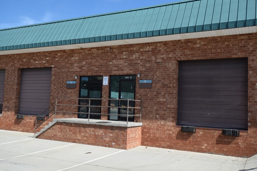 6120 Brookshire Blvd, Charlotte, NC for lease - Building Photo - Image 2 of 12