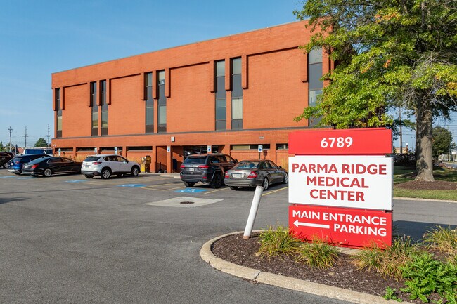 Plus de détails pour 6789 Ridge Rd, Parma, OH - Bureau/Médical à louer
